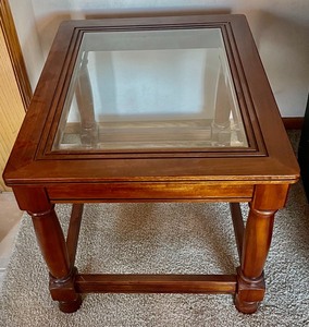 lot 134 image: Glass Top End Table