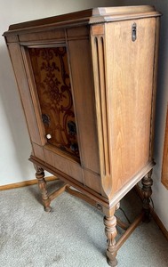 lot 51 image: Vintage Radiola Radio