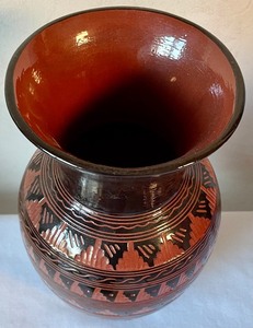 lot 71 image: Navajo Vase by Les W.