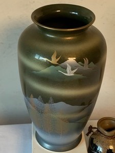 lot 18 image: Japanese Vase and Saki Set