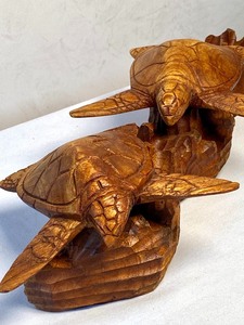 lot 44 image: Carved Wooden Turtle Figurines