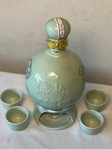 lot 29 image: Vietnamese Wine Decanter