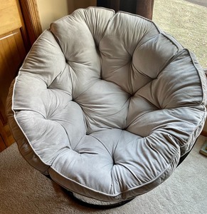 lot 153 image: Papasan Chair
