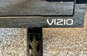 lot 164 image: Visio 32 Inch TV with Remote