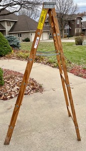 lot 289 image: Keller 6 Foot Wooden Ladder