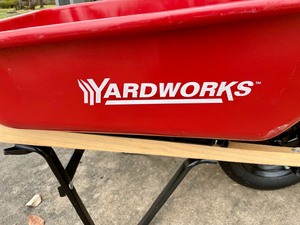lot 285 image: Yardworks Wheel Barrow