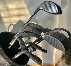 lot 216 image: Golf Bag with Clubs