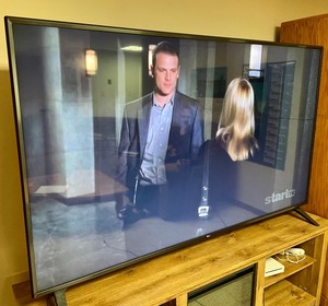lot 263 image: LG 75 Inch TV with Remote