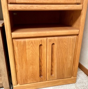 lot 262 image: 2 Media Cabinets