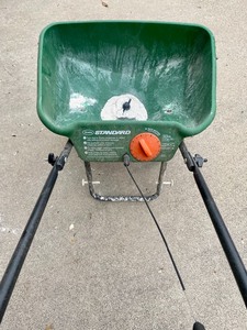 lot 279 image: Scotts Standard Fertilizer Cart