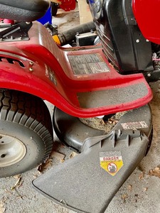 lot 276 image: Troy-Bilt Riding Mower