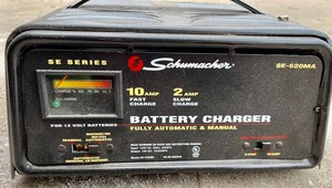 lot 280 image: Schumacher Battery Charger