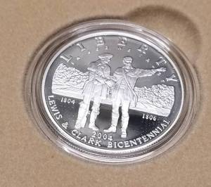 2004 US SILVER DOLLAR COMMEMORATIVE LEWIS & CLARK COIN & POUCH SET