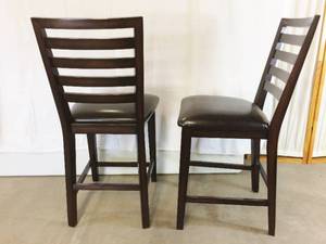 MSRP $500 A Pair Sleek &amp Transitional Style Sauder Co Counter Height Ladder Back Bar Stools In Expresso Color - Heavy Duty High Quality &amp In Excellent Condition&nbsp