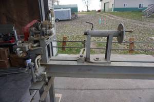 lot 2 image: Large Heavy Duty ElectricHydraulic  Log Turning Lathe