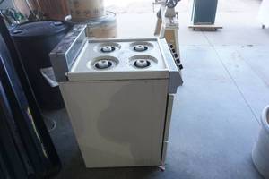 lot 23 image: Sunray Brand 4 Burner Gas Compact StoveOven