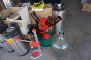 lot 32 image: Complete Do It Your Self Home Brew Beer Brewing System