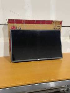 32 LG Smart TV