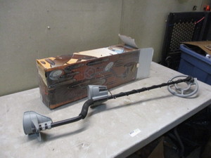 lot 58 image: Discovery 2200 Metal Detector