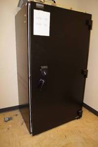 lot 1 image: Diebold Cashgard Vault with Inserts - 31 x 40 x 72