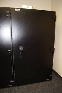 lot 3 image: Diebold Cashgard Vault with Safety Deposit Box Insert - 31 x 40 x 72