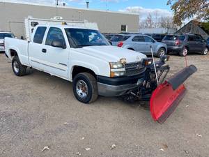 2005 Chevrolet Silverado 2500HD 4x4 Plow Truck
