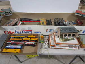 lot 401 image: Model railroad HO scale buildings, ...