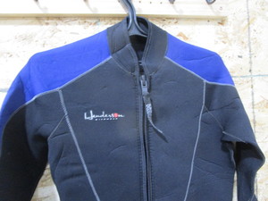 lot 414 image: Henderson wet suit, 3mm XL...