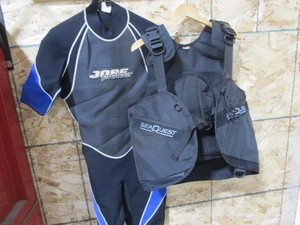 lot 421 image: Jobe Sports ski suit - 46, Seaquest...