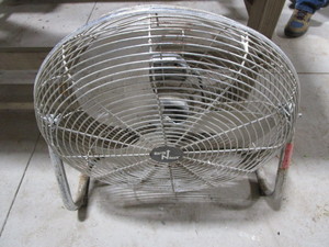lot 442 image: North Tech floor fan...