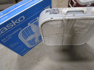 lot 448 image: Box fans - one Lasko new in box...