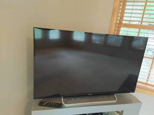 lot 2 image: Sony 47 Bravia TV