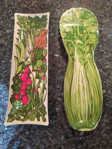 lot 14 image: Two Vintage Veggie Trays