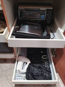 lot 32 image: Collection of Kitchen Electronics