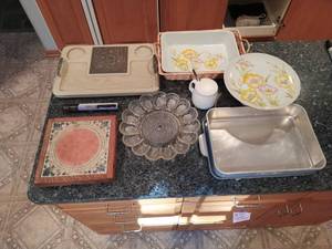 lot 34 image: Collection of Entertaining Items