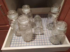lot 35 image: Six Vintage Planters Peanuts Jars