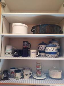 lot 40 image: Contents of Kitchen Cabinets