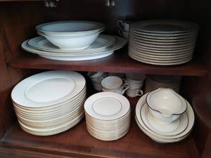 lot 44 image: Collection of Noritake Ivory China