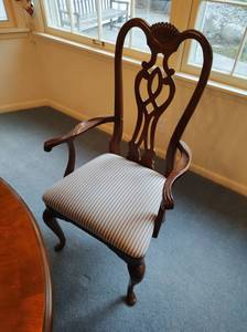 lot 67 image: Dinning Table With Four Chairs