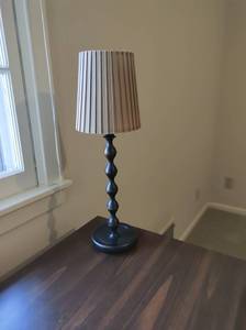 lot 96 image: Broyhill Desk And Chair With Lamp