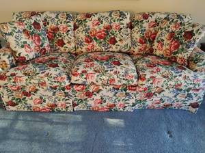 lot 64 image: Hickory Chair Floral Couch