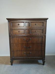 lot 73 image: Vintage Five Drawer Chest Style Dresser