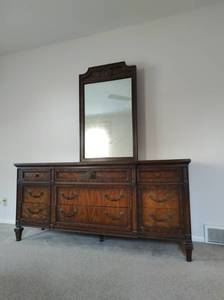 lot 75 image: Vintage Lowboy Style Dresser With Mirror