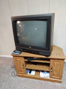 lot 112 image: TV Stand With Contents