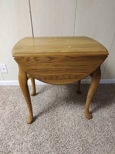 lot 119 image: Drop Leaf End Table
