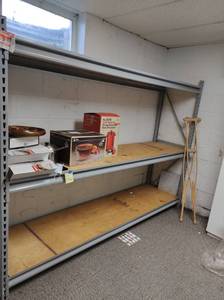 lot 121 image: One Pallet Racking Shelf