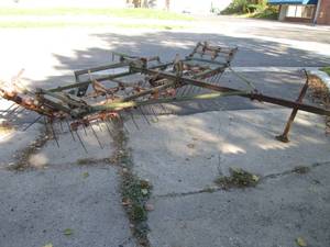 lot 2 image: (OS) Vintage Pull Behind Tractor Fi...