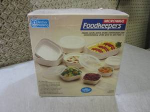 lot 33 image: (BSB) Anchor Hocking 18pc Microwave...