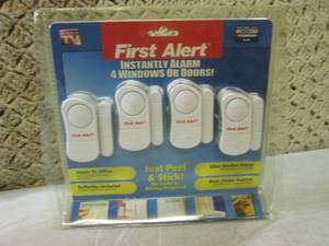 lot 69 image: (E-1) First Alert Instantly Alarm 4...