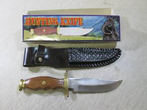 lot 85 image: (RMDR) 10 12 Hunting Knife...